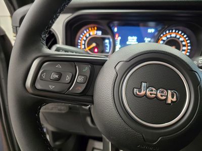 2025 Jeep Wrangler - Photo 17