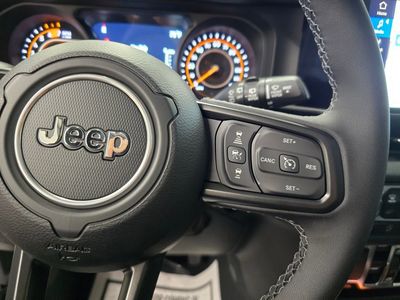 2025 Jeep Wrangler - Photo 18