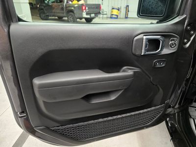 2025 Jeep Wrangler - Photo 12
