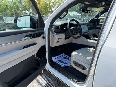 2026 Jeep Grand Wagoneer - Photo 16
