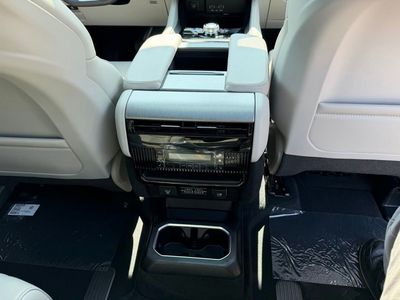 2026 Jeep Grand Wagoneer - Photo 37