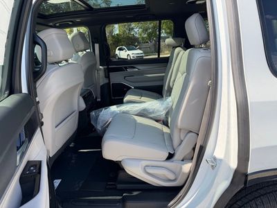 2026 Jeep Grand Wagoneer - Photo 31