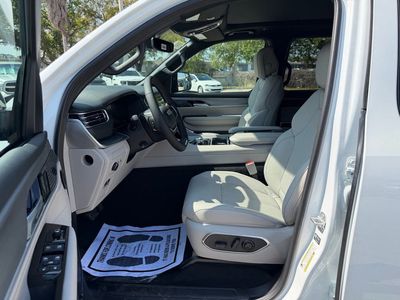 2026 Jeep Grand Wagoneer - Photo 17
