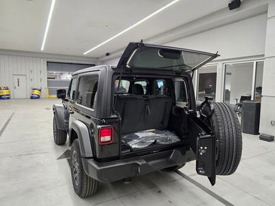 2026 Jeep Wrangler - Photo 30