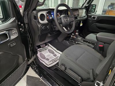 2026 Jeep Wrangler - Photo 14
