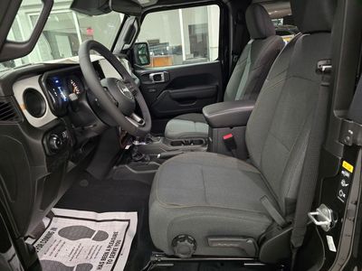 2026 Jeep Wrangler - Photo 15