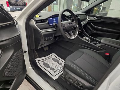 2025 Jeep Grand Cherokee - Photo 14