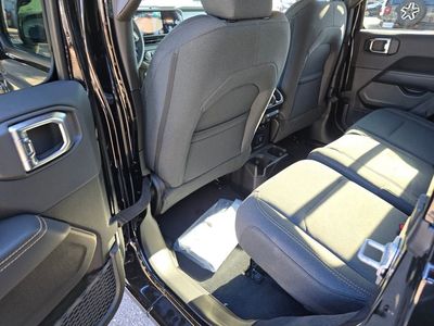 2025 Jeep Wrangler - Photo 26