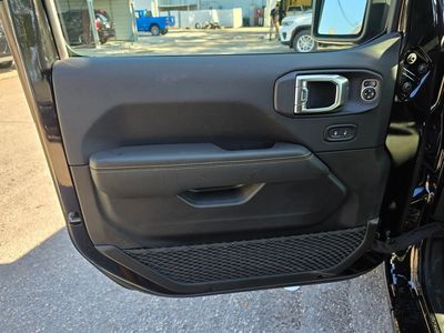 2025 Jeep Wrangler - Photo 12