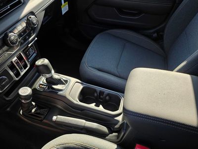 2025 Jeep Wrangler - Photo 22