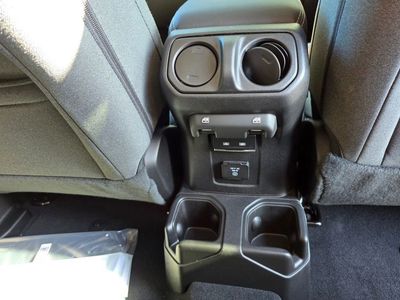 2025 Jeep Wrangler - Photo 30