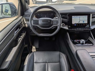 2024 Jeep Wagoneer - Photo 18
