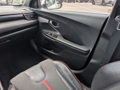 2019 Hyundai Veloster - Photo 16