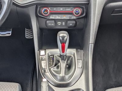 2019 Hyundai Veloster - Photo 18