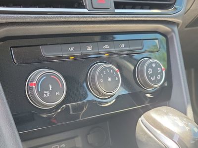 2025 Volkswagen Taos - Photo 27