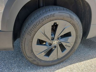 2025 Volkswagen Taos - Photo 6