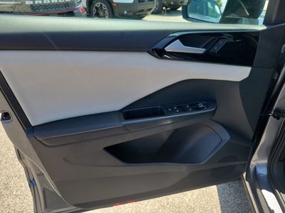 2025 Volkswagen Taos - Photo 14