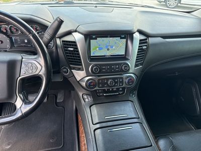 2019 Chevrolet Suburban - Photo 8
