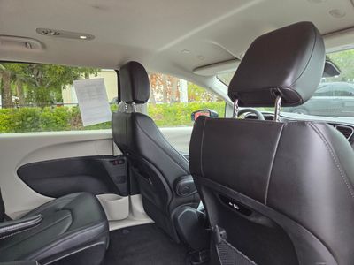 2024 Chrysler Pacifica Hybrid - Photo 12