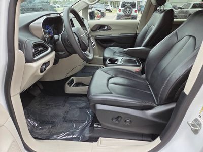 2024 Chrysler Pacifica Hybrid - Photo 24