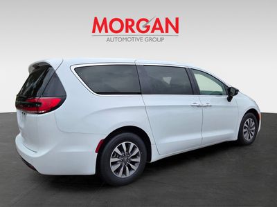 2024 Chrysler Pacifica Hybrid - Photo 3