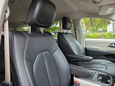 2024 Chrysler Pacifica Hybrid - Photo 11