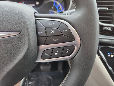 2024 Chrysler Pacifica Hybrid - Photo 30