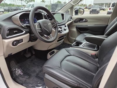 2024 Chrysler Pacifica Hybrid - Photo 25