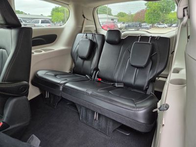 2024 Chrysler Pacifica Hybrid - Photo 18