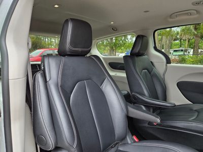 2024 Chrysler Pacifica Hybrid - Photo 14