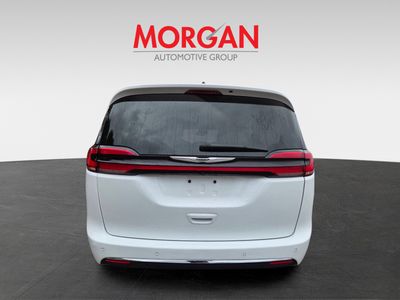 2024 Chrysler Pacifica Hybrid - Photo 4
