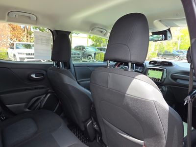 2021 Jeep Renegade - Photo 12