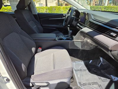2025 Toyota Camry - Photo 10