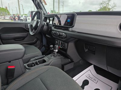 2025 Jeep Wrangler - Photo 9
