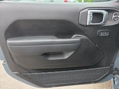 2025 Jeep Wrangler - Photo 24