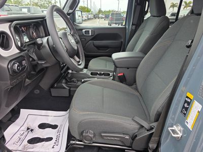 2025 Jeep Wrangler - Photo 22