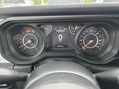 2025 Jeep Wrangler - Photo 29
