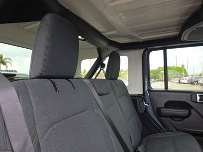2025 Jeep Wrangler - Photo 14