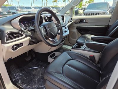 2023 Chrysler Pacifica - Photo 25