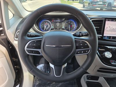 2023 Chrysler Pacifica - Photo 28