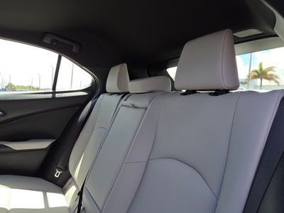 2023 Lexus UX - Photo 17
