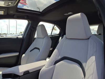 2023 Lexus UX - Photo 22