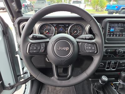 2023 Jeep Gladiator - Photo 25