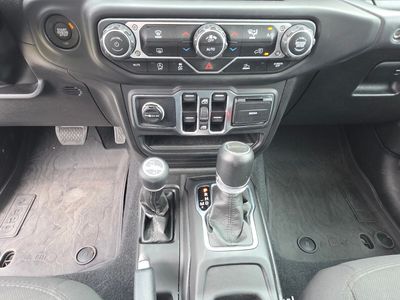 2023 Jeep Gladiator - Photo 24