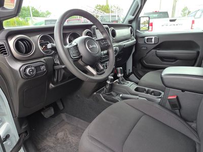 2023 Jeep Gladiator - Photo 22