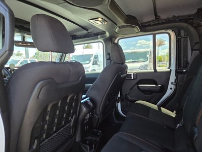 2023 Jeep Gladiator - Photo 18