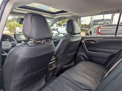 2022 Toyota RAV4 - Photo 19