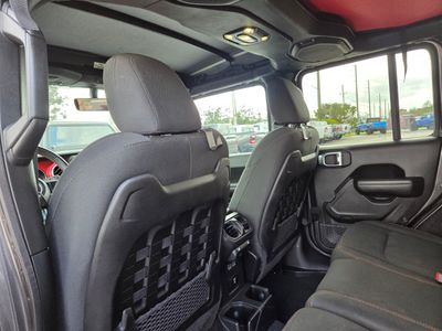 2022 Jeep Wrangler - Photo 19