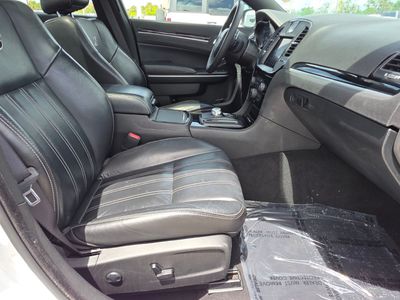 2023 Chrysler 300 - Photo 10