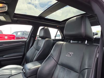 2023 Chrysler 300 - Photo 21